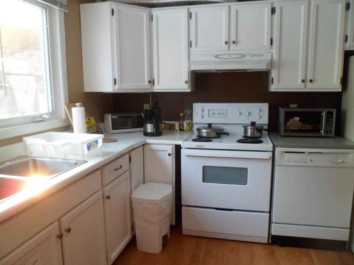 Jenny Guest House Yellowknife Ngoại thất bức ảnh